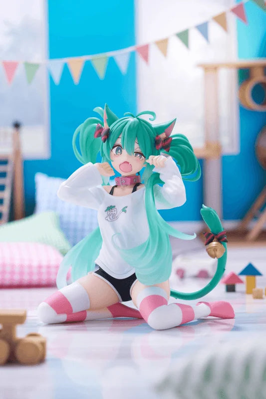 Hatsune Miku Desktop Cute Figure (Cat Ear T-Shirt Ver.) Reissue
