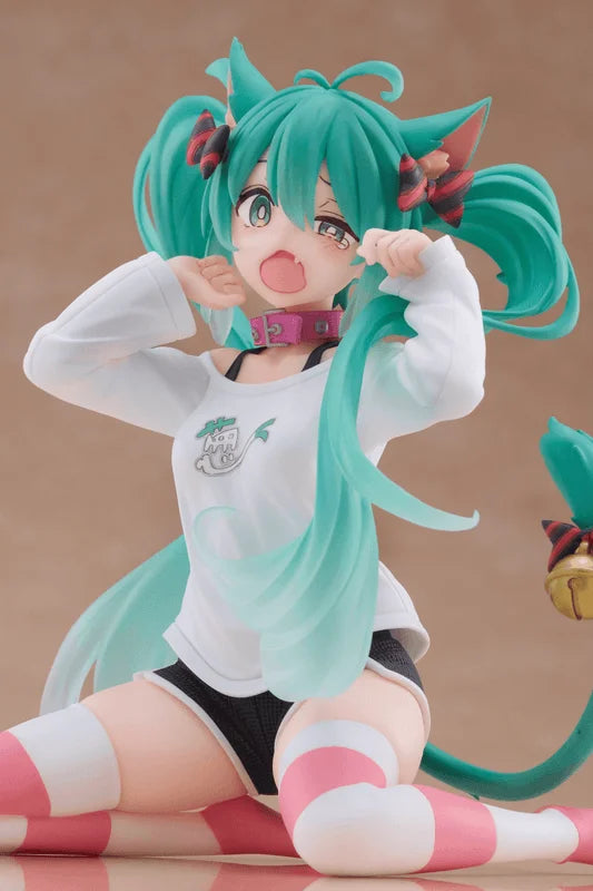 Hatsune Miku Desktop Cute Figure (Cat Ear T-Shirt Ver.) Reissue