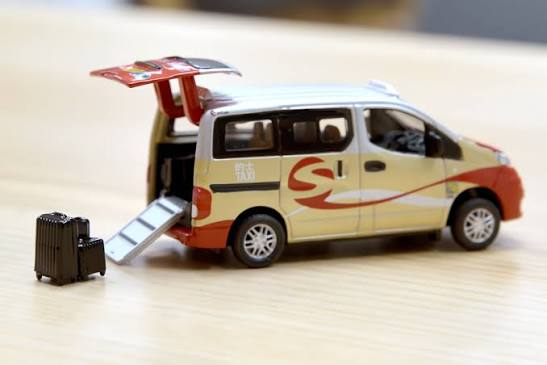 Tiny City 39 Die-cast Model Car - SynCab Multi-Purpose Taxi (Urban)