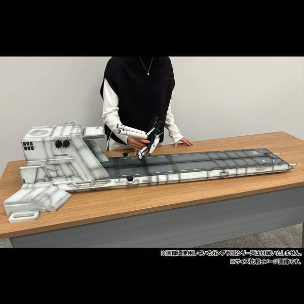 [[Pre-Order]] Realistic Model Series： MOBILE SUIT GUNDAM UNICORN （1／144 HG series） Nahel Argama catapult deck（UC ver.）